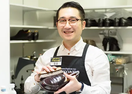 新宿区西新宿の靴修理が安いお店。合鍵作成、鞄・傘修理、靴・鞄